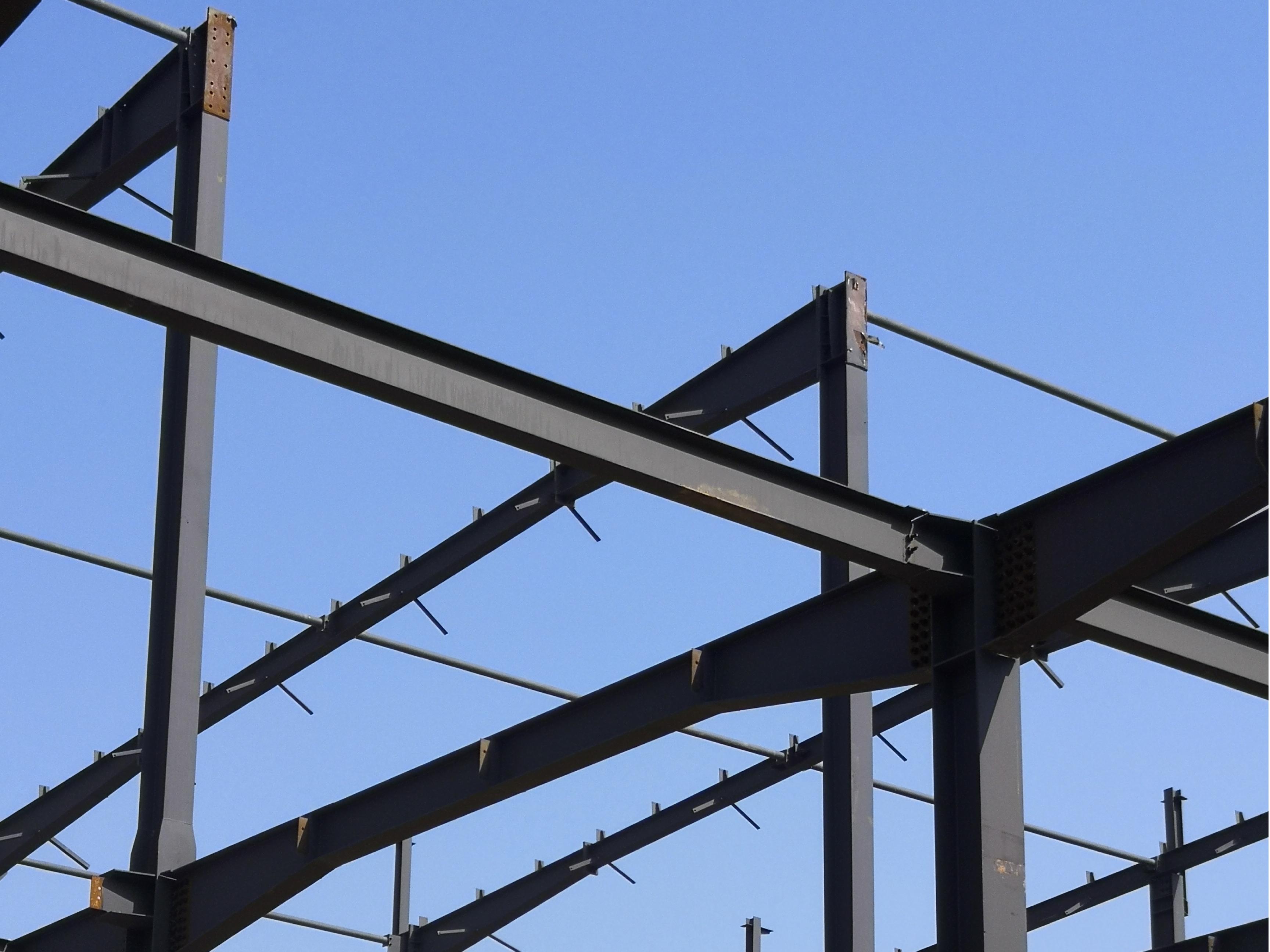 冬季施工注意事项：钢结构厂房焊接与材料存储要点