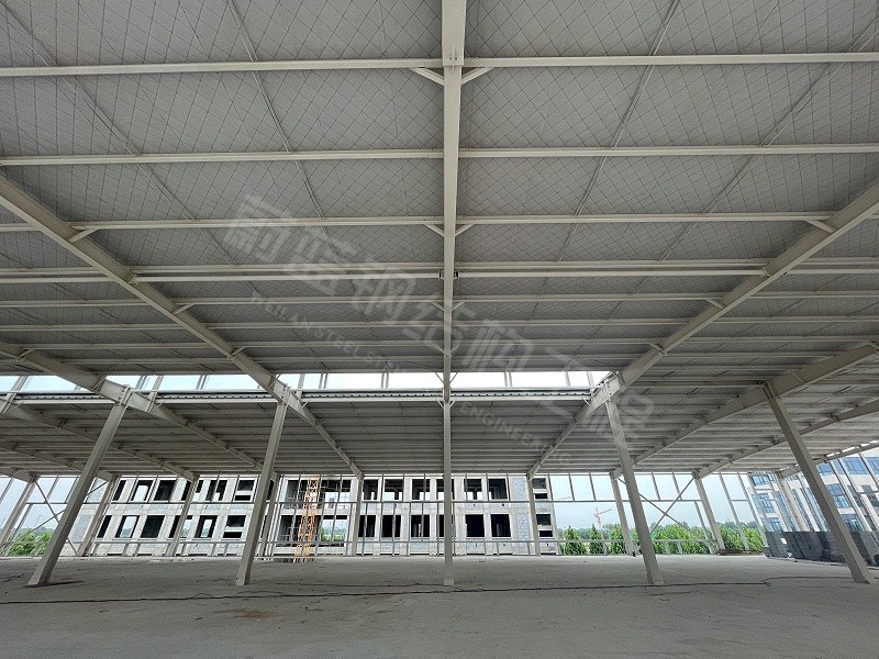 冬季施工注意事项:钢结构厂房焊接与材料存储要点 冬季施工注意事项:钢结构厂房焊接与材料存储要点