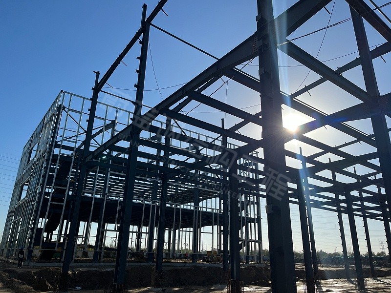 冬季施工注意事项:钢结构厂房焊接与材料存储要点 冬季施工注意事项:钢结构厂房焊接与材料存储要点