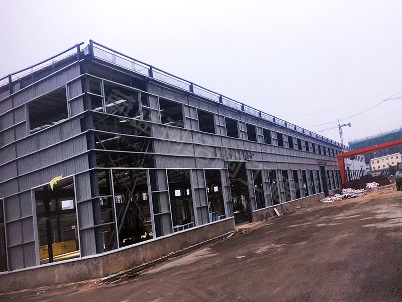 钢结构厂房安装费用怎么算？人工成本详解