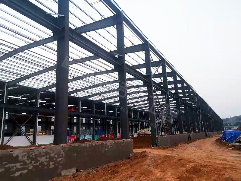 钢结构厂房安装费用怎么算？人工成本详解