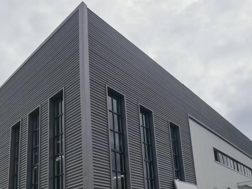 2000平方米钢结构厂房价格多少？民营企业建厂成本分析