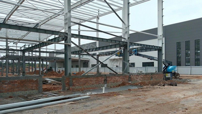 2000平方米钢结构厂房价格多少？民营企业建厂成本分析