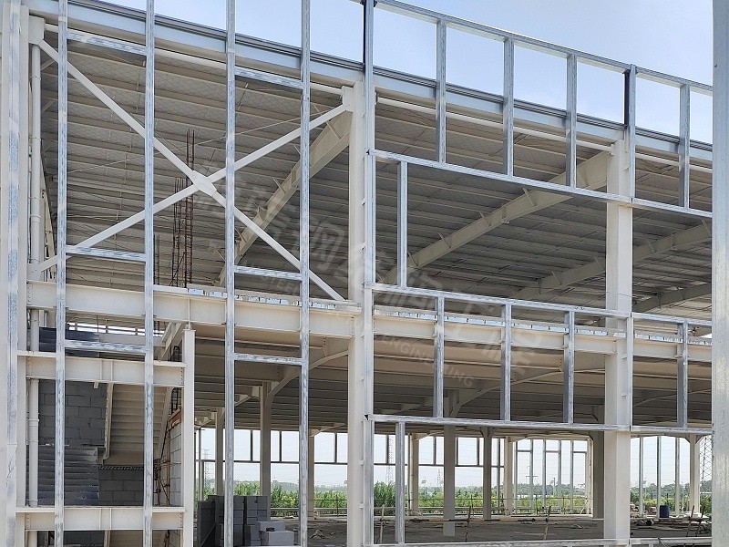 钢结构厂房门式钢架结构中,隅撑的作用是什么?如何正确设置? 钢结构厂房门式钢架结构中,隅撑的作用是什么?如何正确设置?