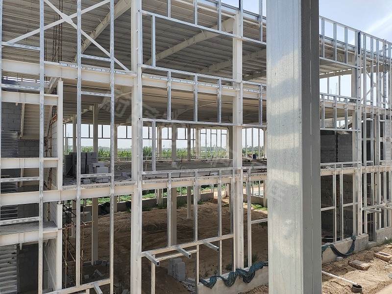 钢结构厂房门式钢架结构中,隅撑的作用是什么?如何正确设置? 钢结构厂房门式钢架结构中,隅撑的作用是什么?如何正确设置?